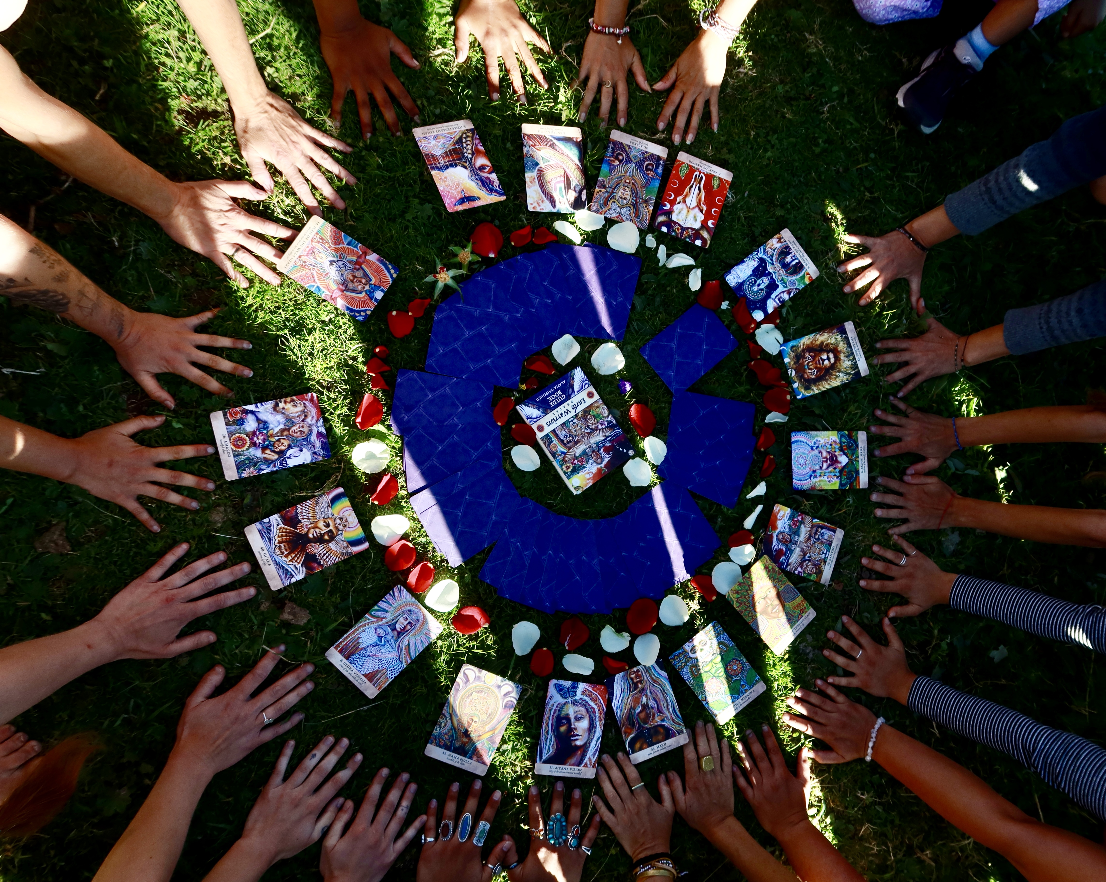 Frauen im Kreis - YOMA